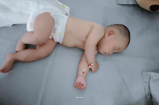 中山宝宝多久会坐